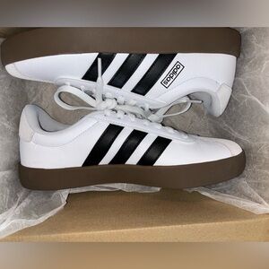 Excellent Condition Women’s Adidas VL Court 3.0. Only worn once. Sz. 8